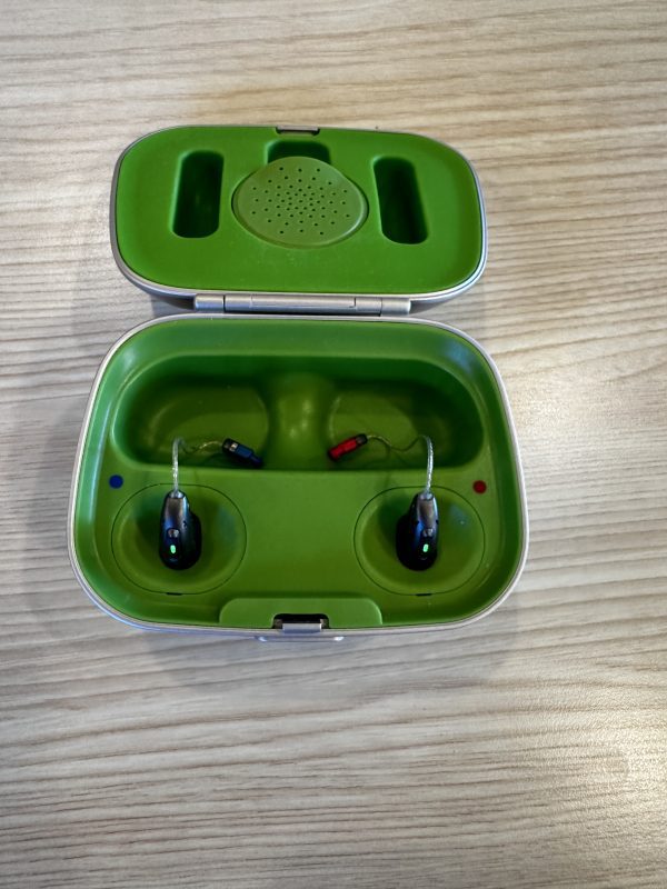used phonak audeo cros system with phonak P70 R hearing aid and charger case combi