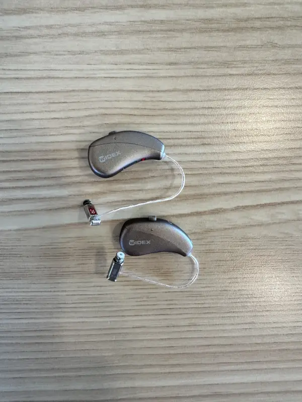 Used Widex Moment 440 mRIC R Hearing Aids - Image 3