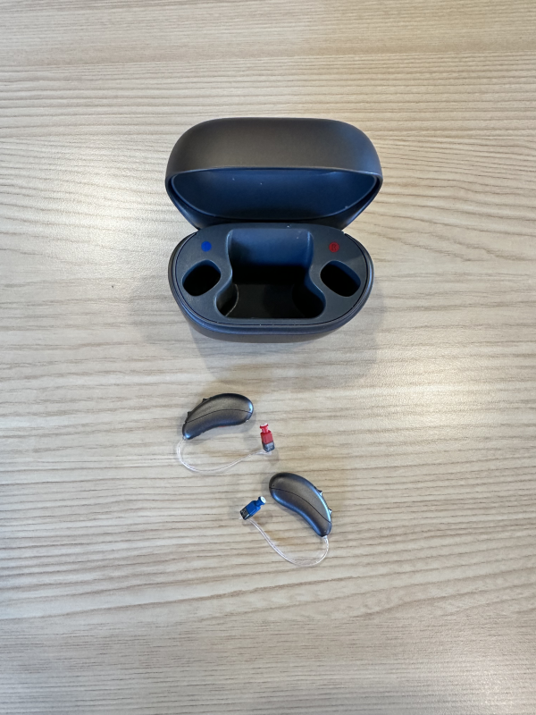 used unitron moxi vivante hearing aids with open charger