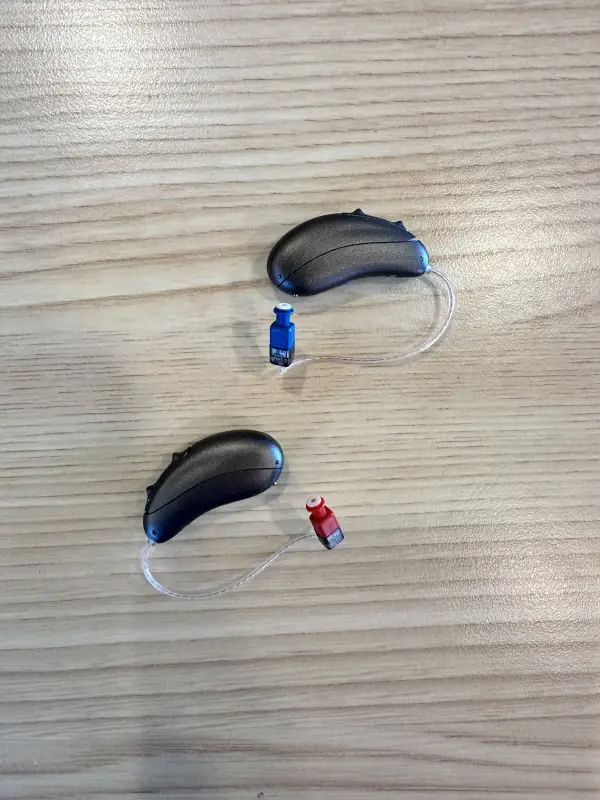 used unitron moxi vivante hearing aids in dark silver