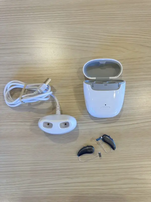 Used Signia Pure Charge&Go 7IX Hearing Aids - Image 2